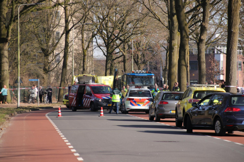 Fietsster overleden bij aanrijding met vrachtwagen (Bennekom)