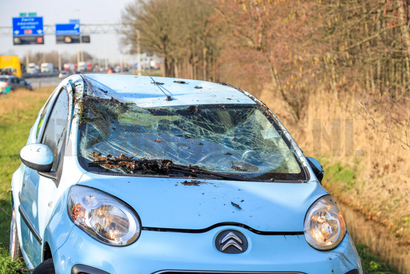 Automobiliste belandt met auto te water (Amersfoort)