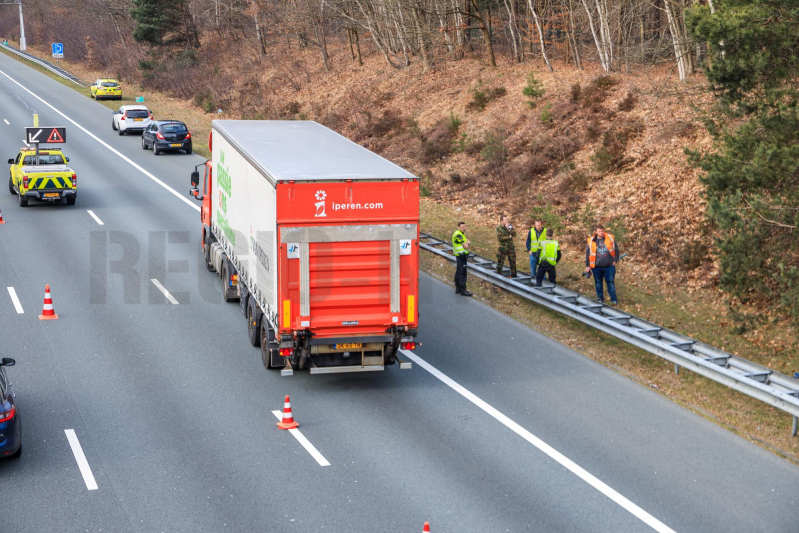 Snelweg-loper aangereden door vrachtwagen (Zeist)