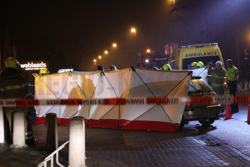 17-jarig scooterrijdster overleden bij aanrijding met auto (Kootwijkerbroek)