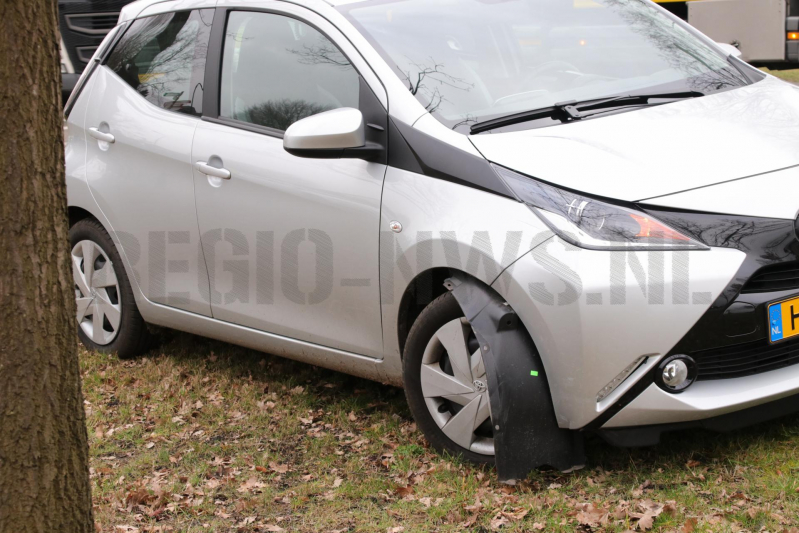 Scootmobiel en auto botsen (Woudenberg)