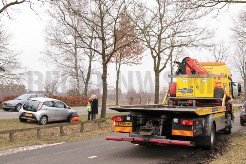 Scootmobiel en auto botsen (Woudenberg)