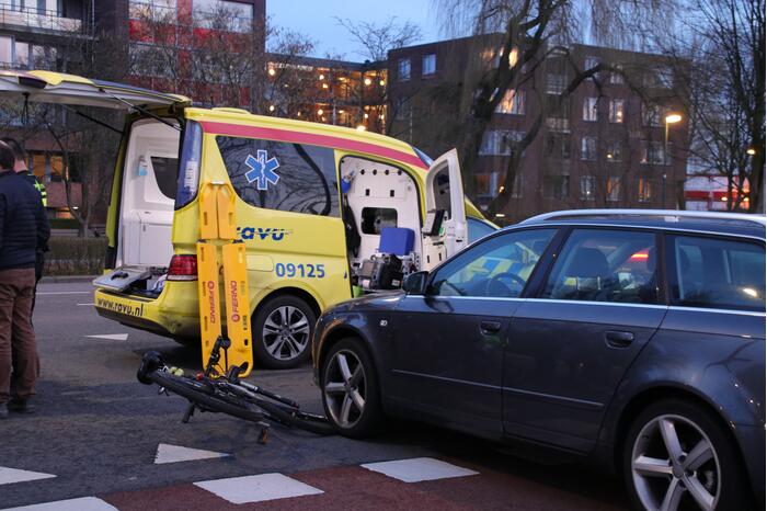Fietser breekt been bij aanrijding met auto