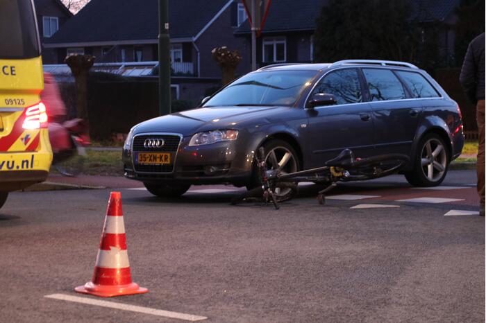 Fietser breekt been bij aanrijding met auto