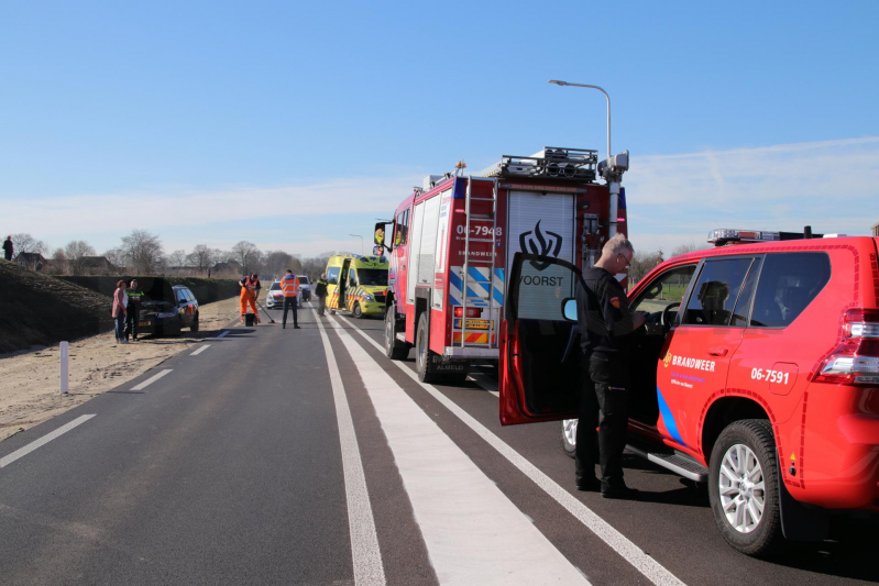 Gewonde bij kop-staart aanrijding tussen drie voertuigen (Voorst)