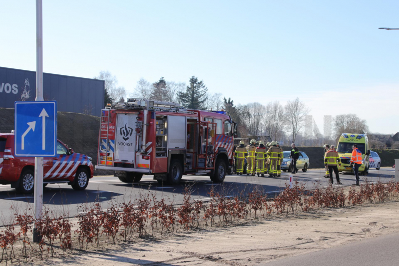 Gewonde bij kop-staart aanrijding tussen drie voertuigen (Voorst)