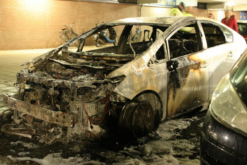 Auto verwoest door brand (Veenendaal)