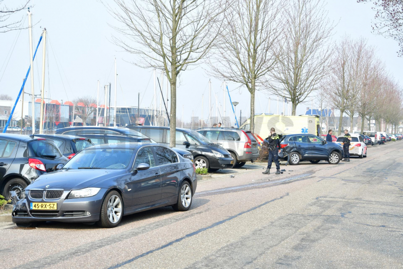 Drie auto's zwaar beschadigd bij crash (Huizen)