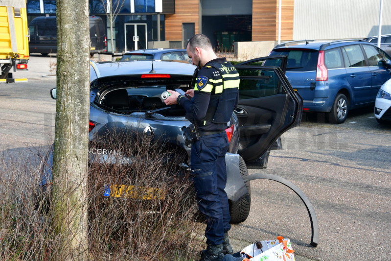 Drie auto's zwaar beschadigd bij crash (Huizen)