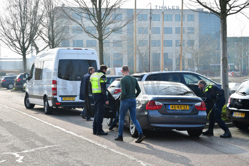 Drie auto's zwaar beschadigd bij crash (Huizen)