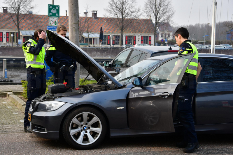 Drie auto's zwaar beschadigd bij crash (Huizen)