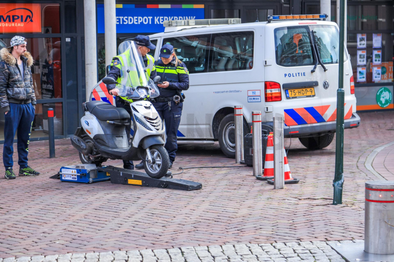 Grote brommer- en scootercontrole (Hilversum)