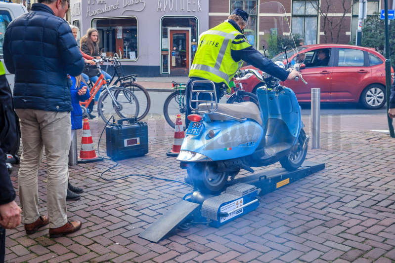Grote brommer- en scootercontrole (Hilversum)