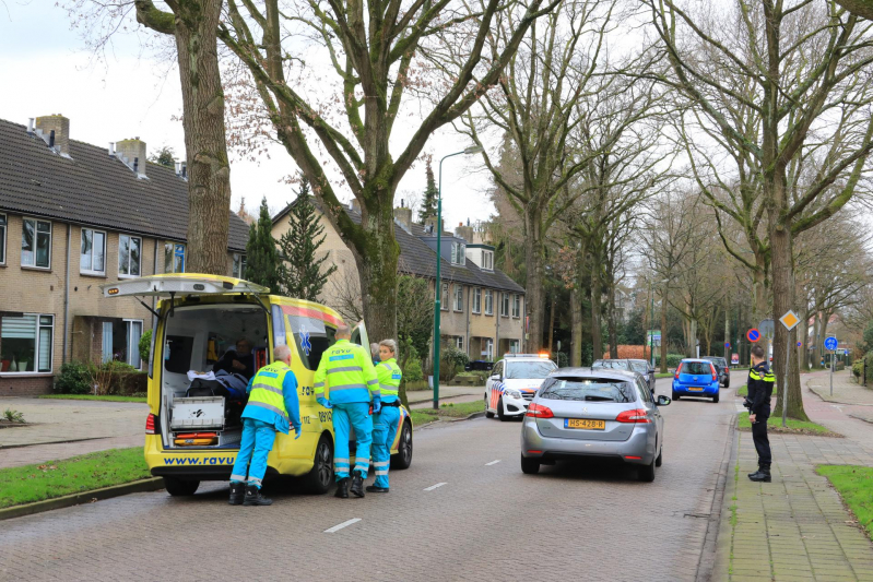 Fietsster gewond na aanrijding motor (Baarn)