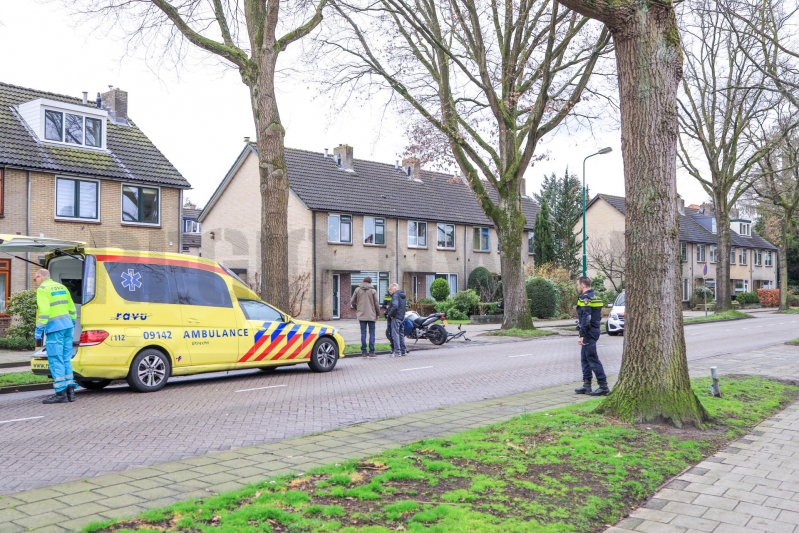Fietsster gewond na aanrijding motor (Baarn)