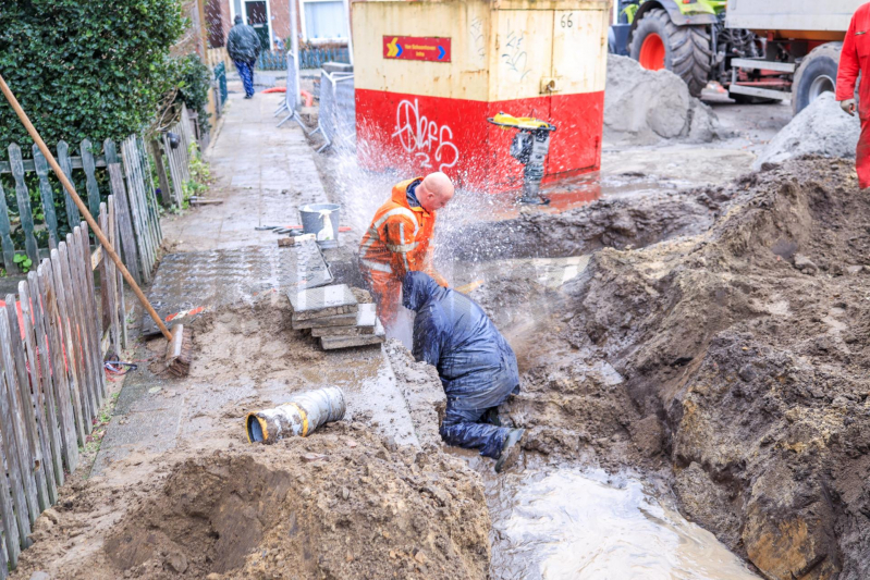 Hoofdwaterleiding geraakt bij graafwerkzaamheden (Amersfoort)