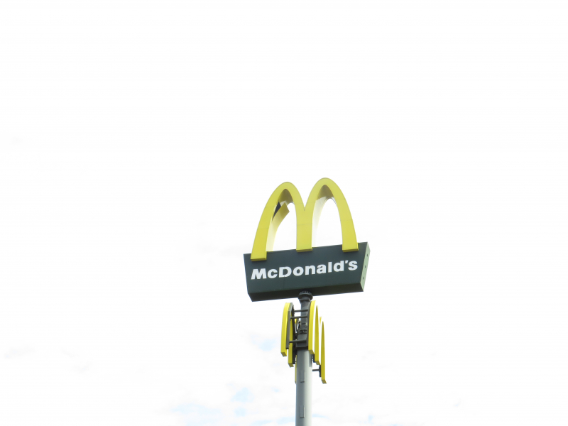 McDonald's bord hangt los