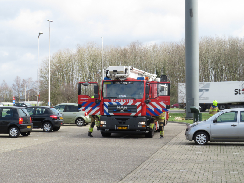 McDonald's bord hangt los