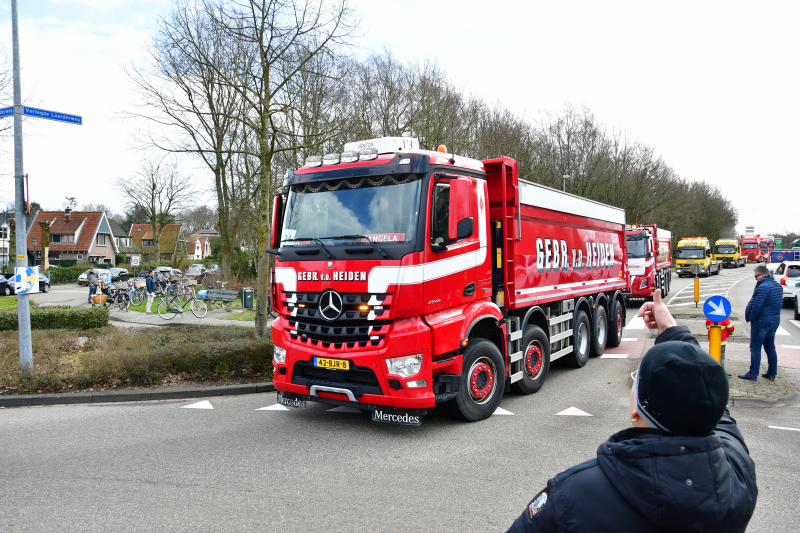 30ste Gooise Karavaan toeterend door de regio