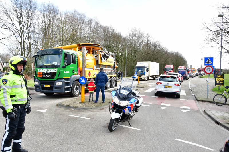 30ste Gooise Karavaan toeterend door de regio