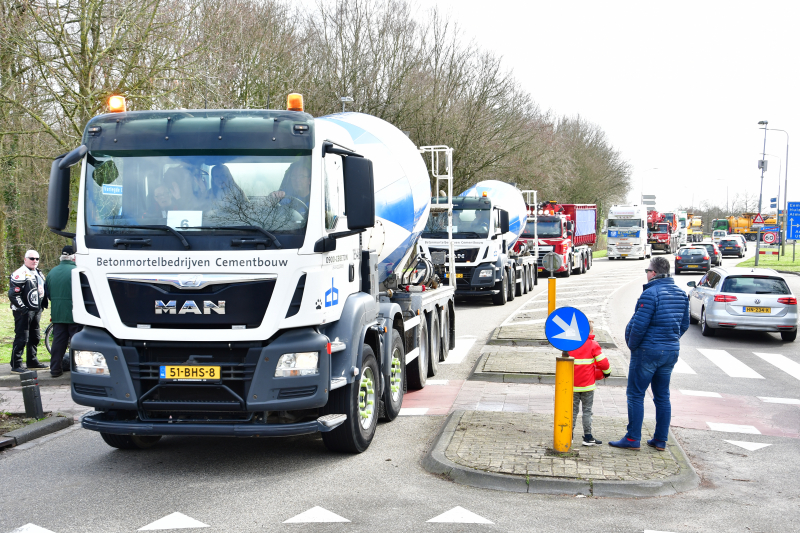 30ste Gooise Karavaan toeterend door de regio