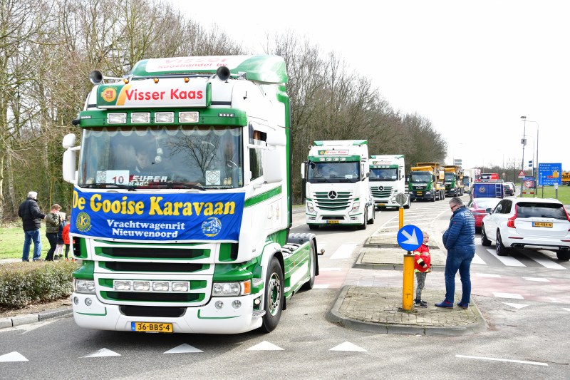 30ste Gooise Karavaan toeterend door de regio