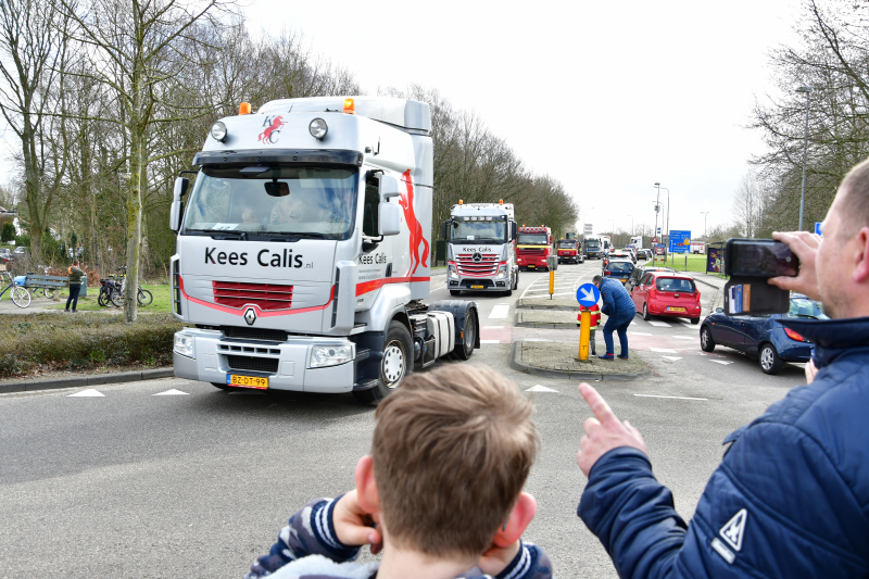 30ste Gooise Karavaan toeterend door de regio
