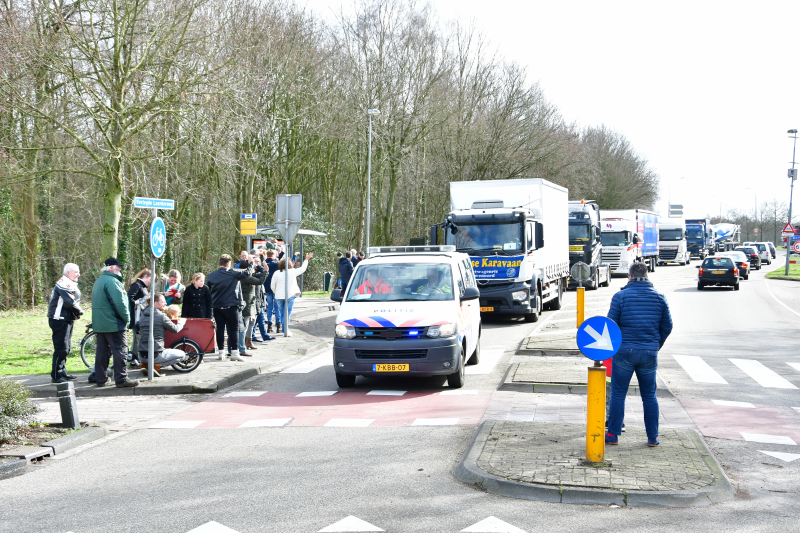 30ste Gooise Karavaan toeterend door de regio