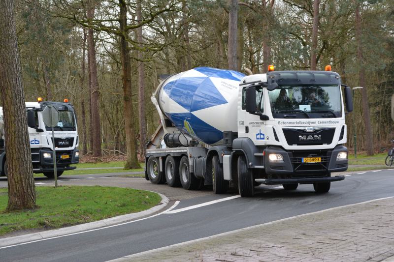 30ste Gooise Karavaan toeterend door de regio