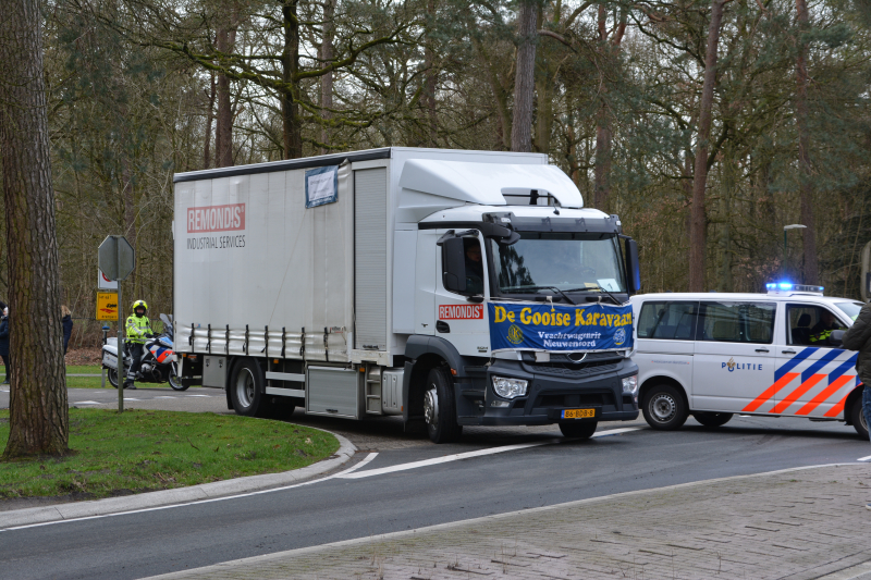 30ste Gooise Karavaan toeterend door de regio
