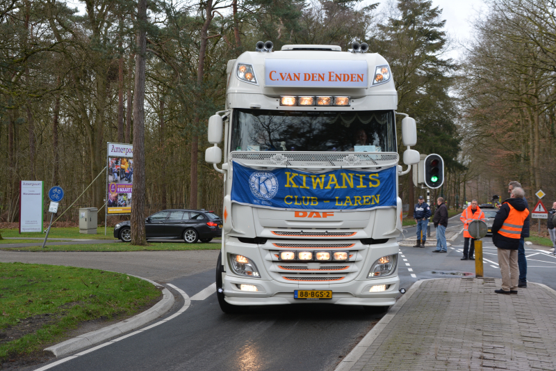 30ste Gooise Karavaan toeterend door de regio