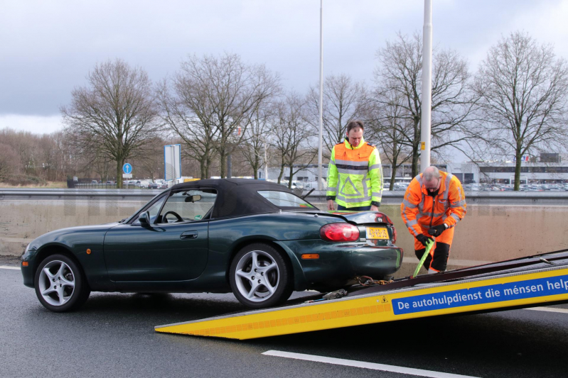Opnieuw auto uit de bocht gevlogen op beruchte afrit