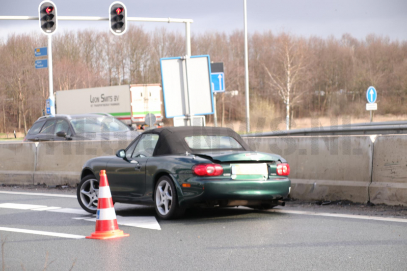 Opnieuw auto uit de bocht gevlogen op beruchte afrit