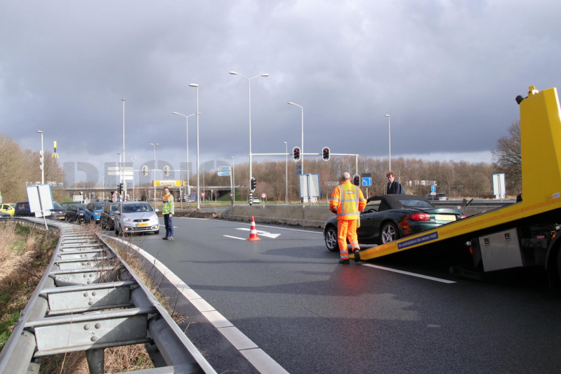 Opnieuw auto uit de bocht gevlogen op beruchte afrit