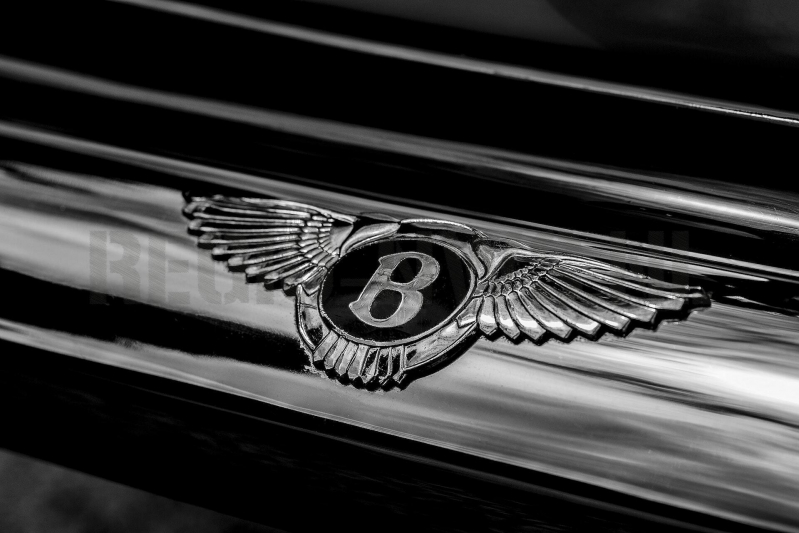 Bentley Turbo onder bedreiging van vuurwapen gestolen