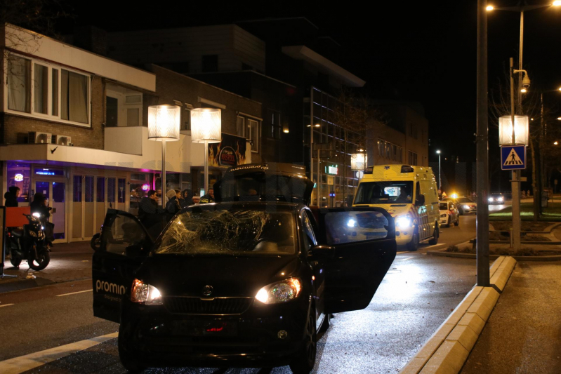 Maaltijdbezorger gewond bij aanrijding
