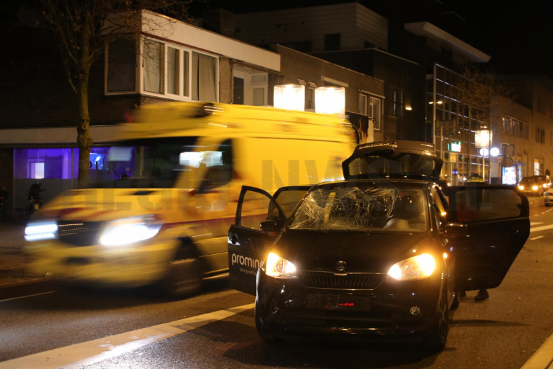 Maaltijdbezorger gewond bij aanrijding