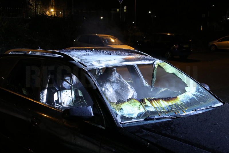 Auto brandt uit op parkeerplaats station