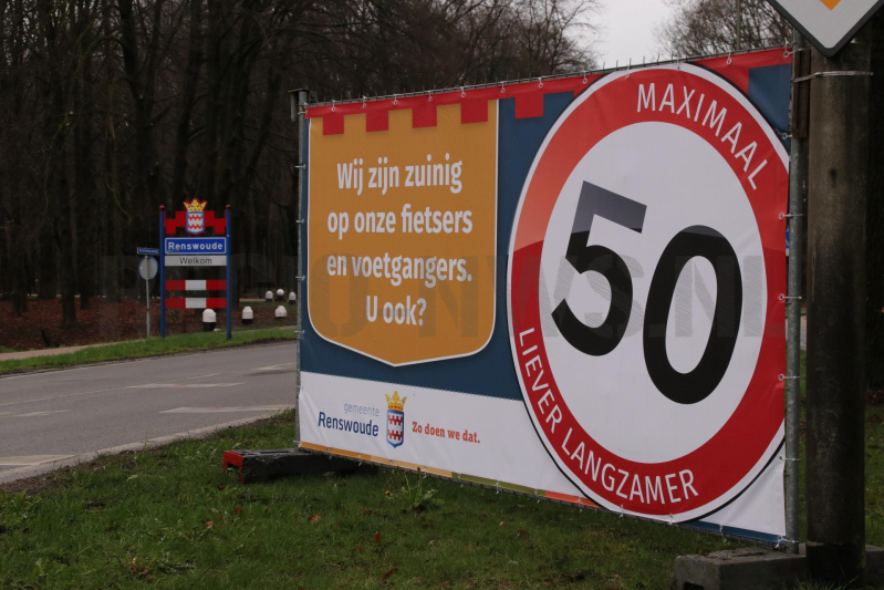 Renswoude plaatst borden om de Dorpsstraat veiliger te maken