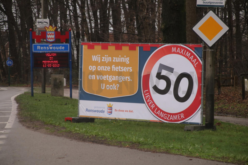 Renswoude plaatst borden om de Dorpsstraat veiliger te maken