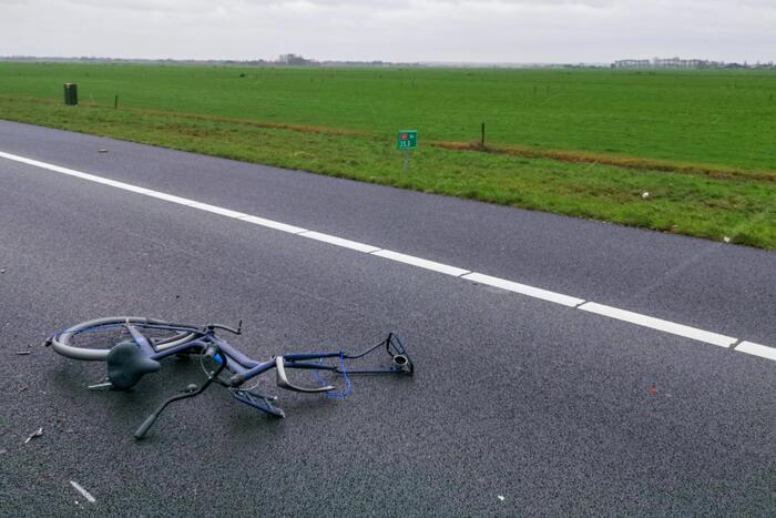Automobilist verliest fiets op snelweg