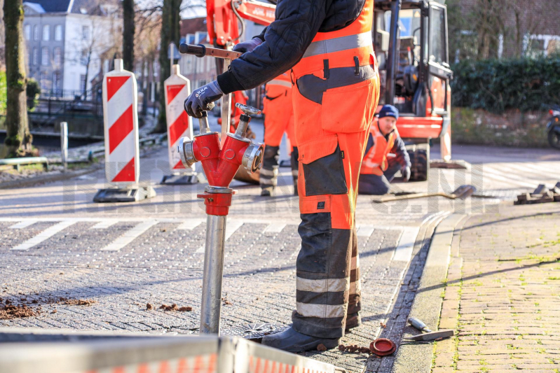 Straat afgesloten door lekkage in afsluiter