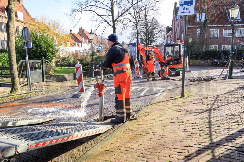 Straat afgesloten door lekkage in afsluiter