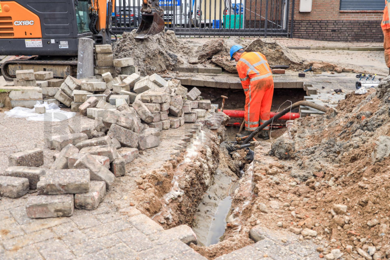 Straat open door waterleidingbreuk