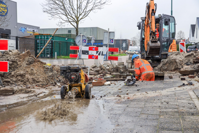 Straat open door waterleidingbreuk