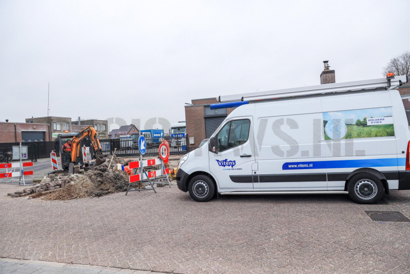 Straat open door waterleidingbreuk