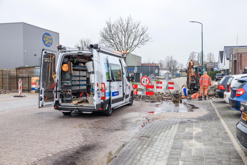 Straat open door waterleidingbreuk