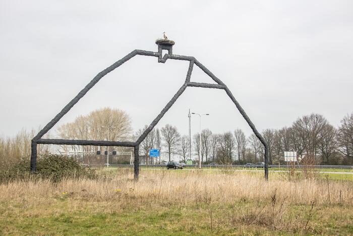 Ooiervaars werken weer aan uitbreiding op kunstwerk Uiverhoeve