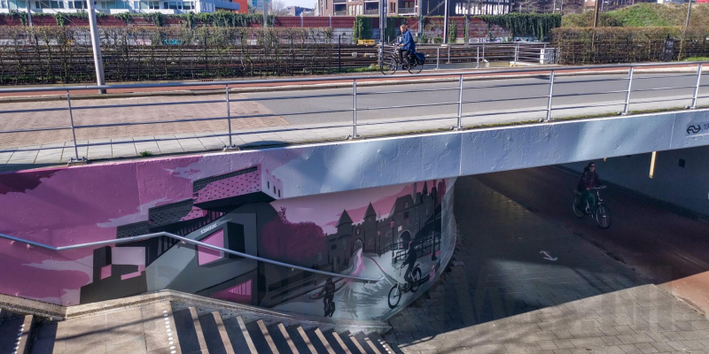 Grafittischildering door wethouder gepresenteerd