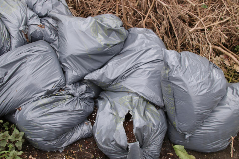 Partij hennepafval gedumpt op carpoolplaats
